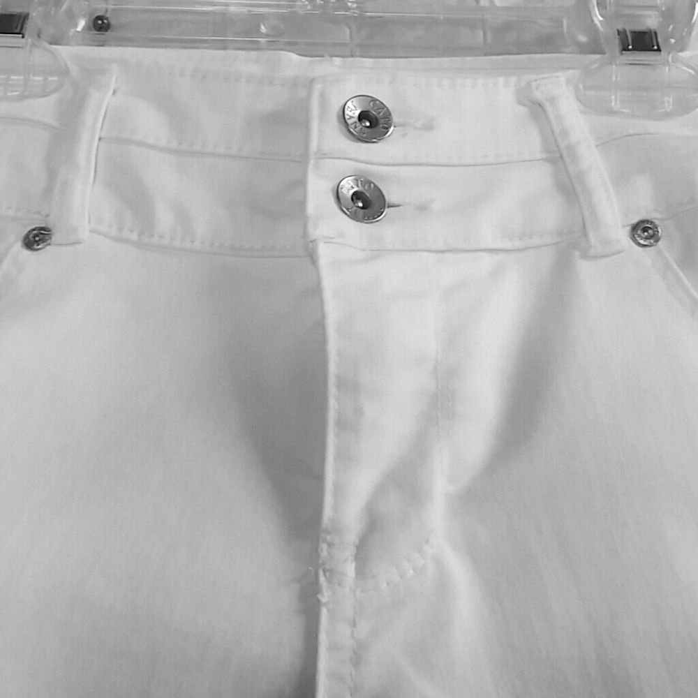 Super Cute White Cato Jeans Size 4